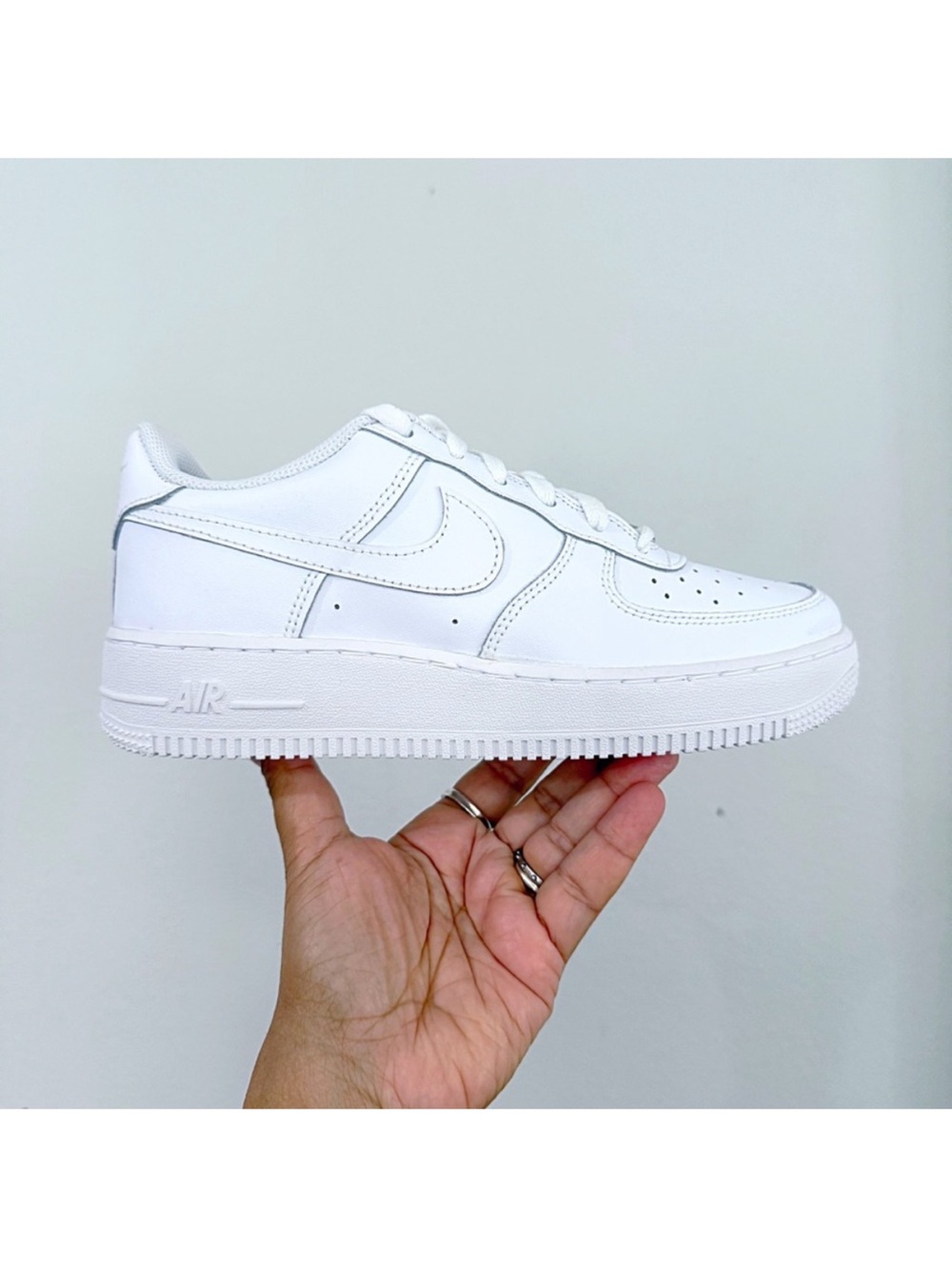 Nike Air Force 1 LE Triple White Low-Top Leather Sneakers Size 7Y / 8.5 Women
